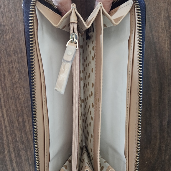 Kate Spade Zip around wallet New - Picture 3 of 4